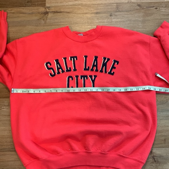 Unisex Gildan Heavy Blend Fleece lined Salt Lake City Sweatshirt Size XL… - Picture 4 of 7
